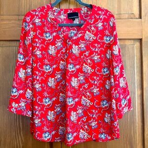 V neck pullover blouse with 3/4 sleeves. No iron machine wash size large